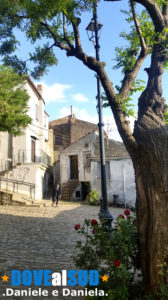 Piazzetta nel borgo antico di Colobraro